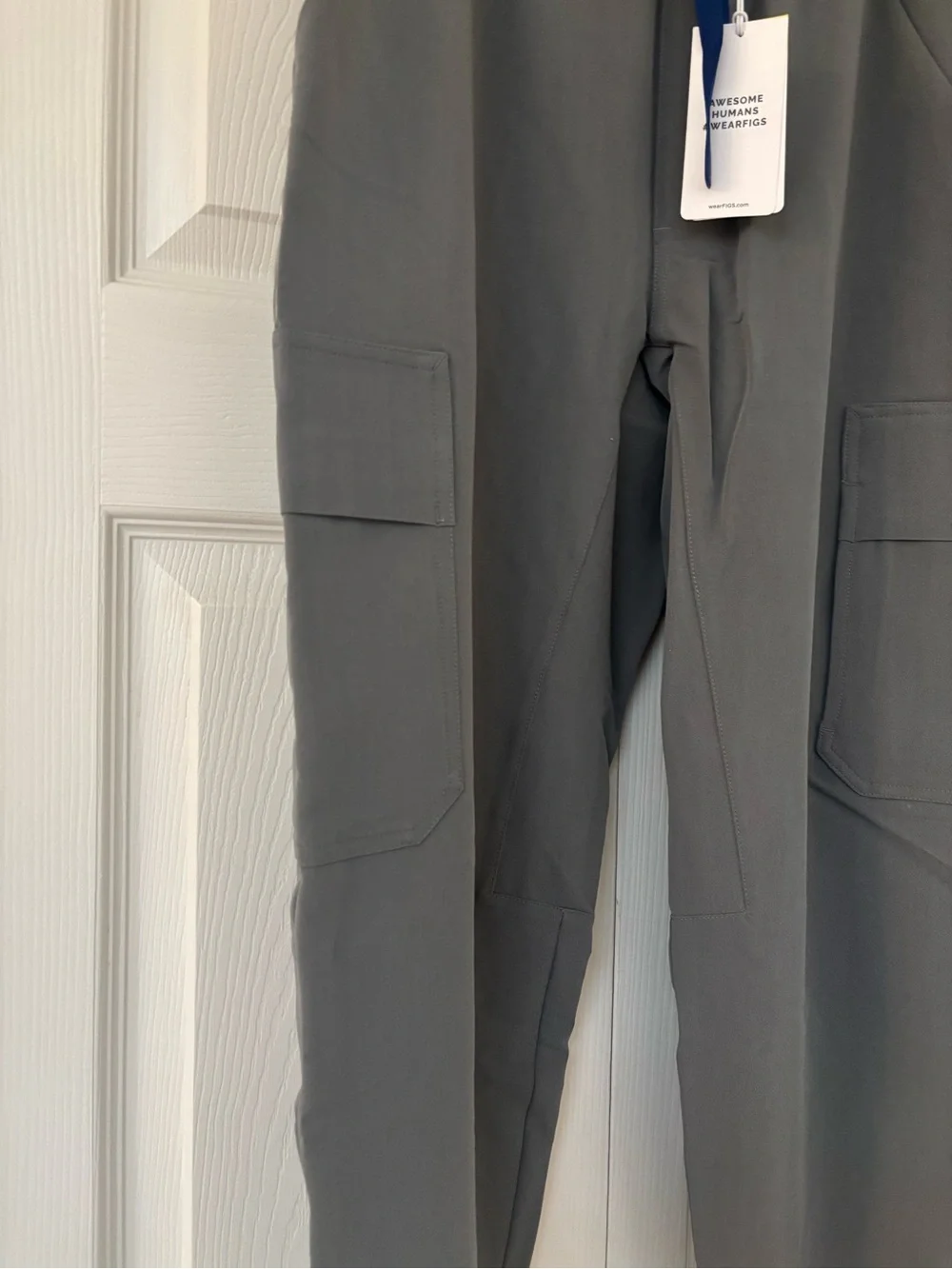 NWT FIGS Mens Classic Tansen Charcoal Cargo Joggers with Navy Drawstring - Short